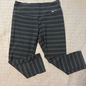 Nike Women’s Black and Gray Striped Patterned Athletic Leggings Size S